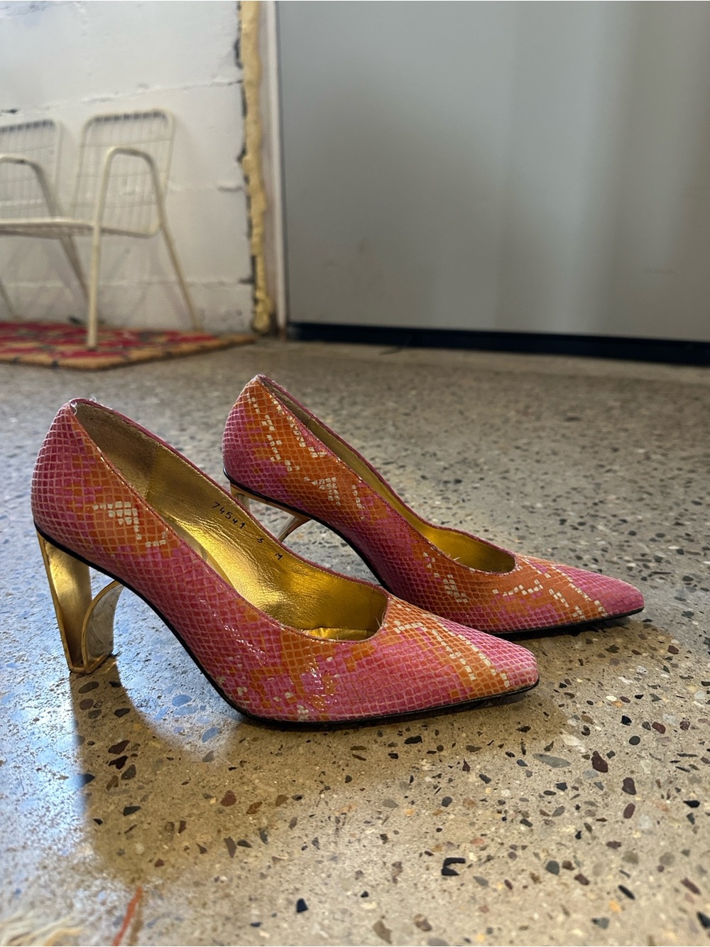 Vintage Timothy Hitsman Pink Snake-Print Sculpted Gold Heel Pumps - Picture 5 of 9